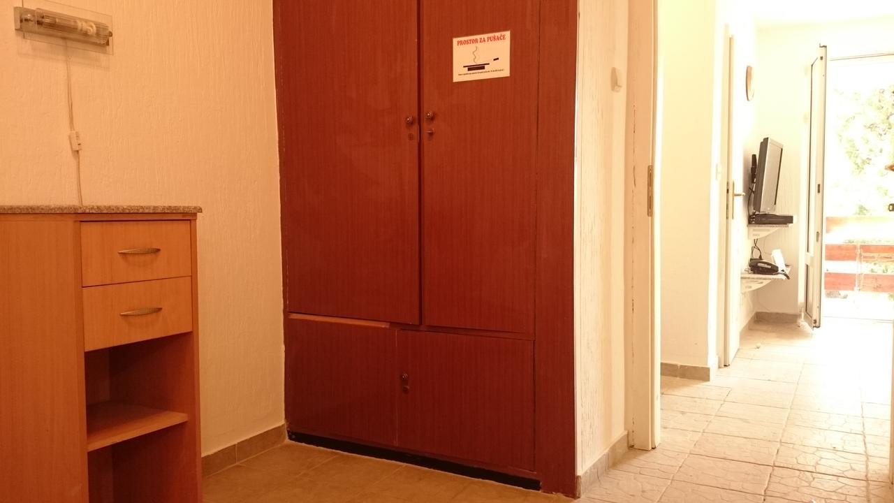 Bg Apartman Sutomore Exterior foto